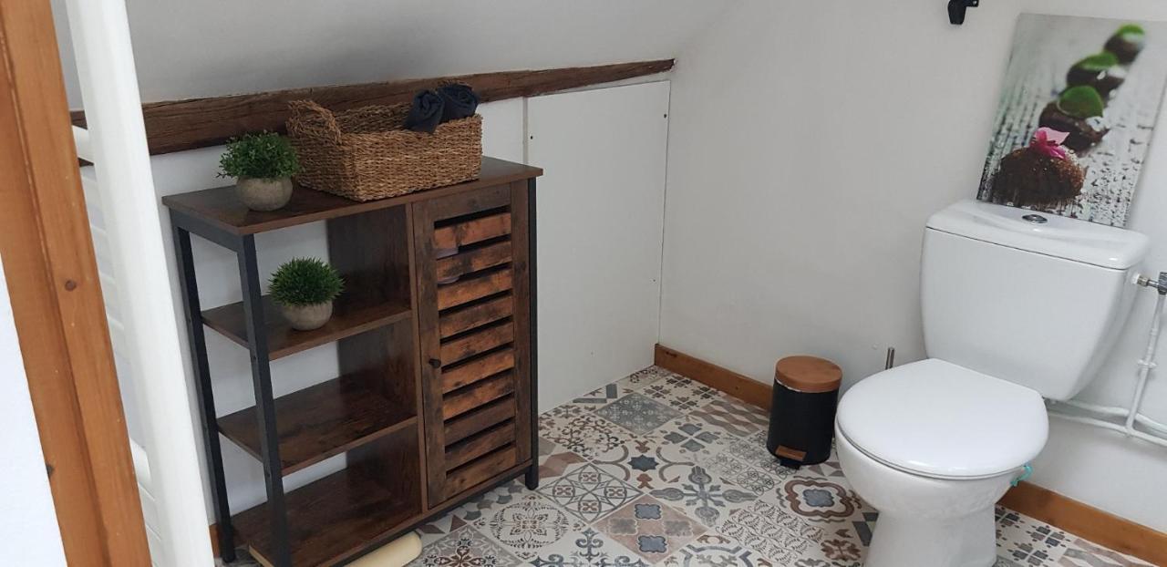 Gîte du château de Feschaux, Jura Villeneuve-sous-Pymont Extérieur photo