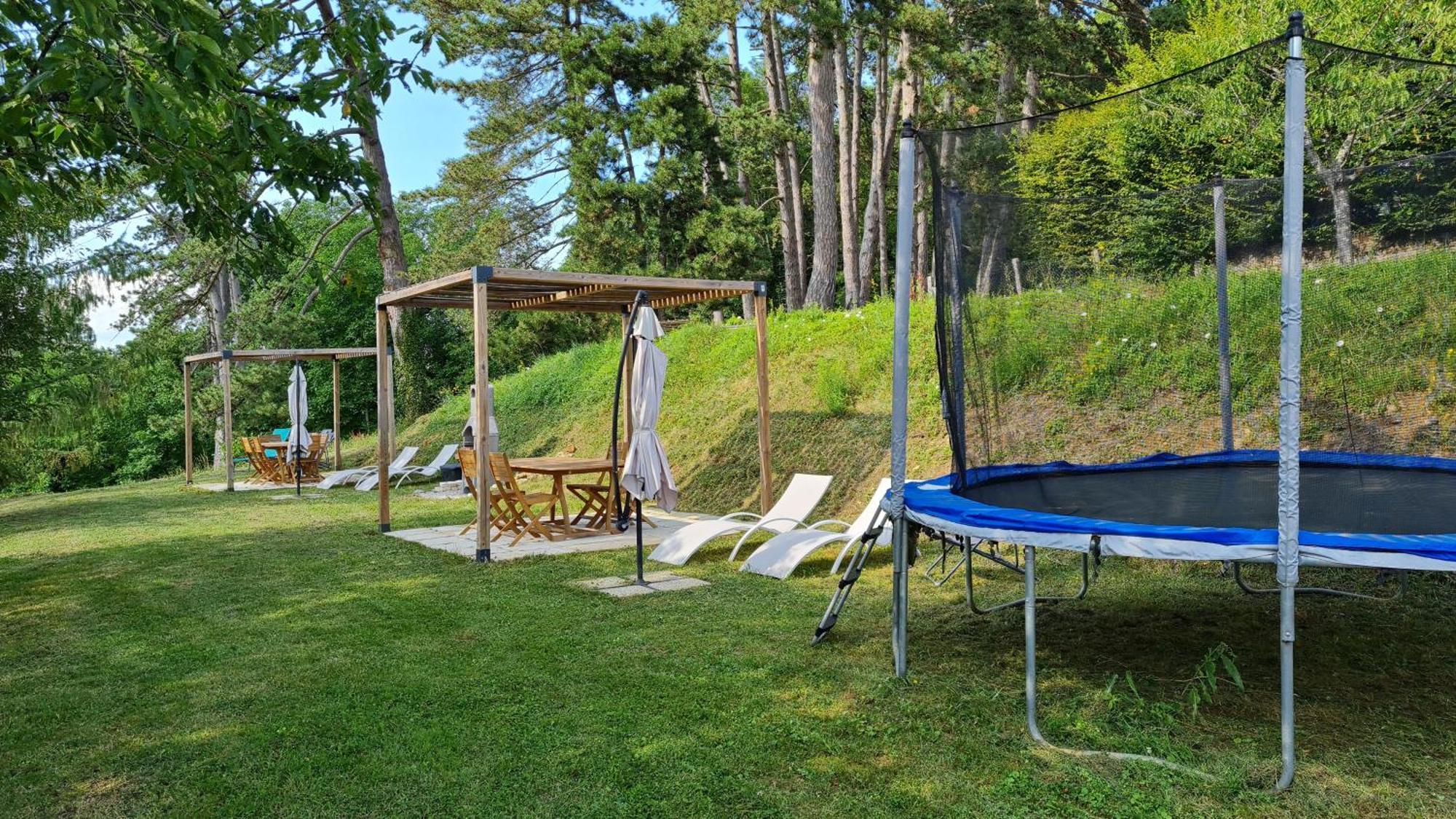 Gîte du château de Feschaux, Jura Villeneuve-sous-Pymont Extérieur photo