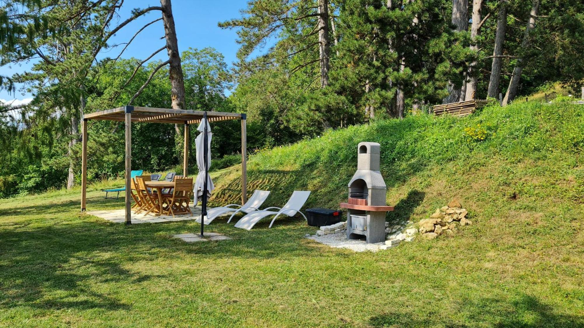 Gîte du château de Feschaux, Jura Villeneuve-sous-Pymont Extérieur photo