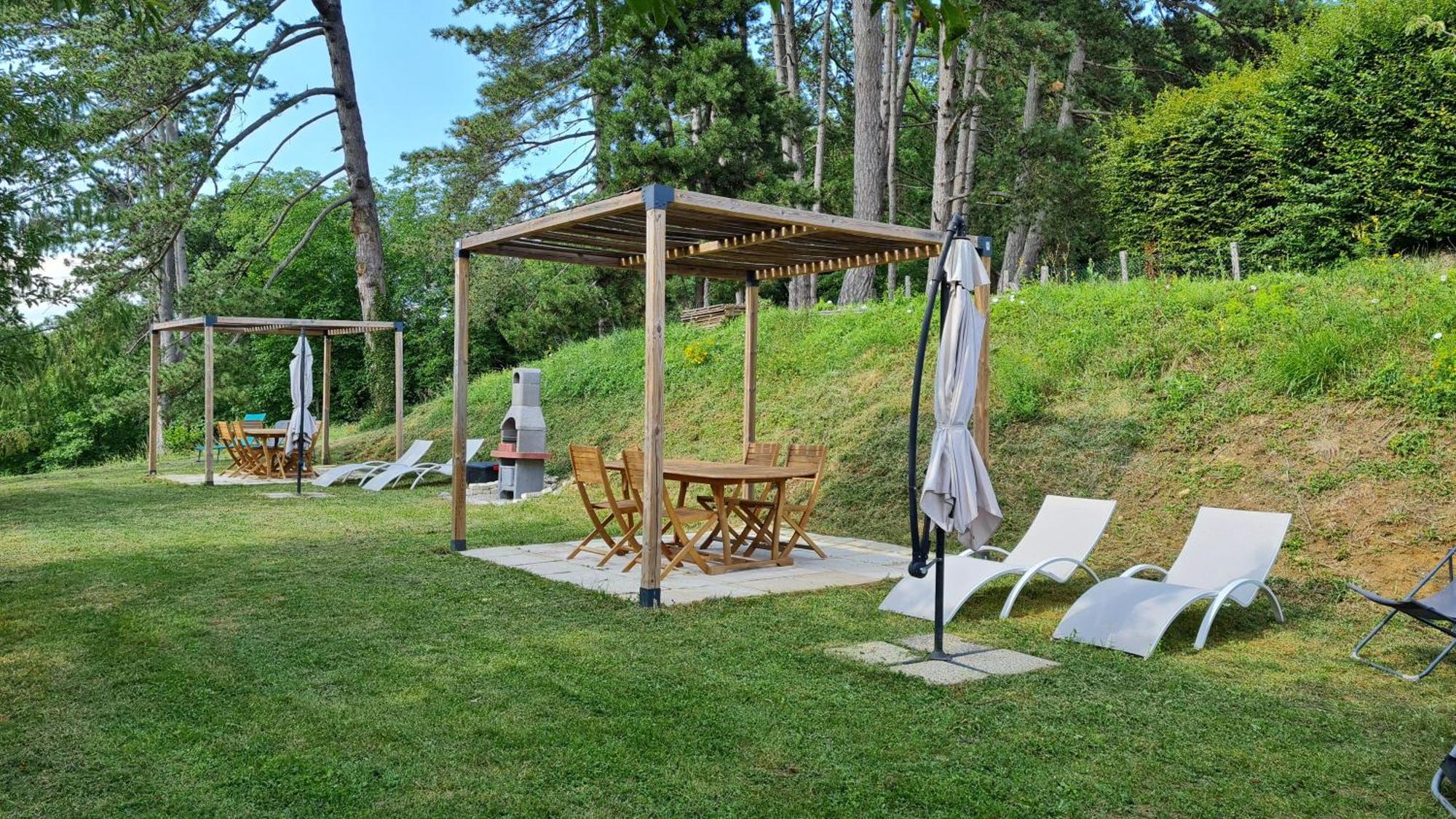 Gîte du château de Feschaux, Jura Villeneuve-sous-Pymont Extérieur photo