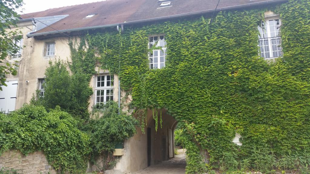 Gîte du château de Feschaux, Jura Villeneuve-sous-Pymont Extérieur photo